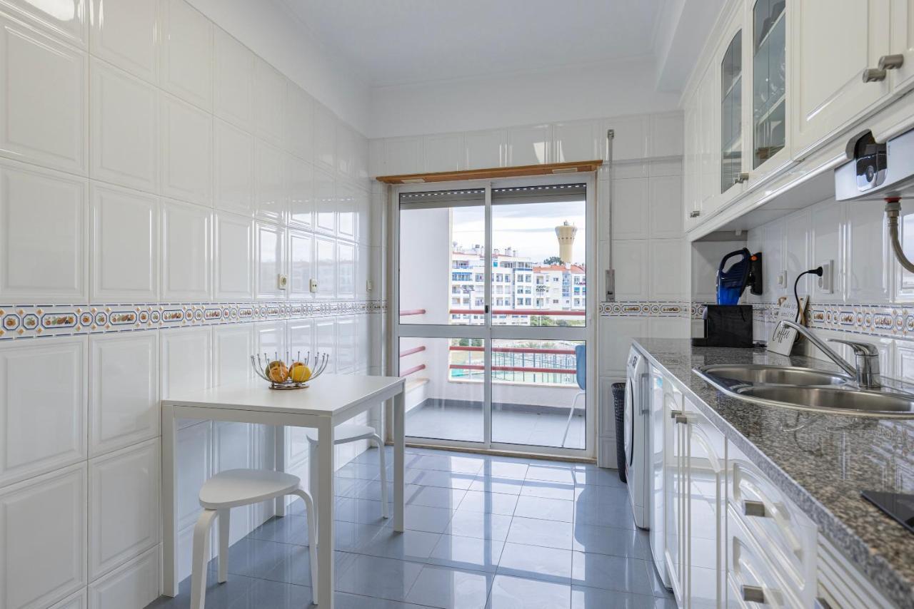 Sunny 2 Bdr Apartment By Lovelystay Charneca  Exterior photo